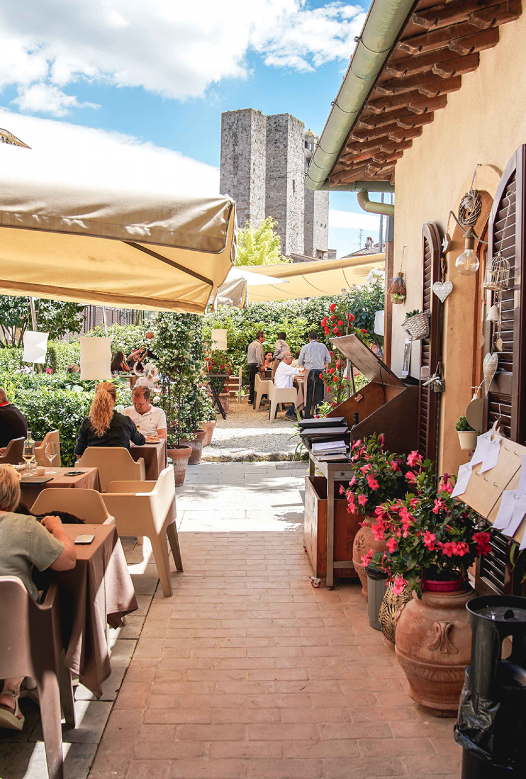 Locanda_la_mandragola_location_san_gimignano_pranzo_giardino